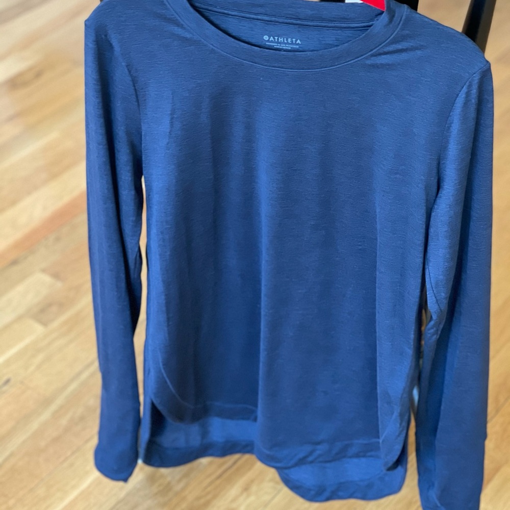 Athleta uptempo long sleeve top